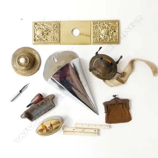 BOX OF SMALL COLLECTABLES – CHROME WALL VASE, GOLF TIN, SWITCH, DOOR PLATE, IVORY CYLINDERS, CIG, HOLDER ETC