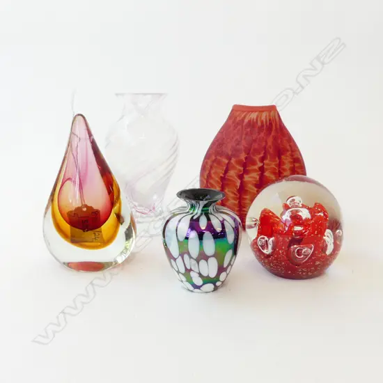 5 PCES ASST. ART GLASS INCL. CLEAR CAITHNESS VASE H.155mm
