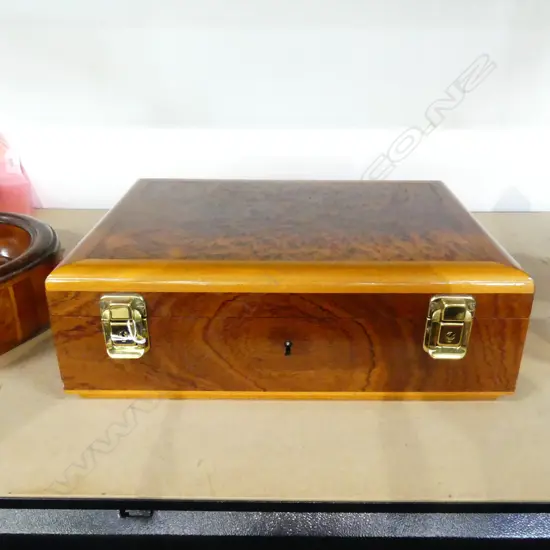 LRG BURR TIMBER LIDDED BOX w LOCK (no key)