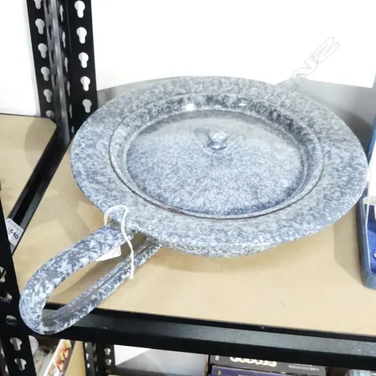 GRANITE WARE ENAMEL LIDDED CHAMBER POT L.42CM