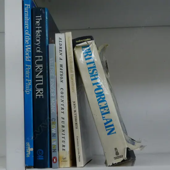 6 COLLECTOR'S BOOKS, INCLDS CROWN LYNN & INTERNATIONAL ANTIQUE FURNITURE & PORCELAIN