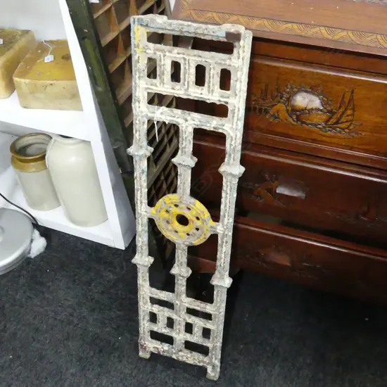 RECTANGULAR CAST IRON TRIVET? WITH DISTRESSED PAINT FINISH. 850x210mm