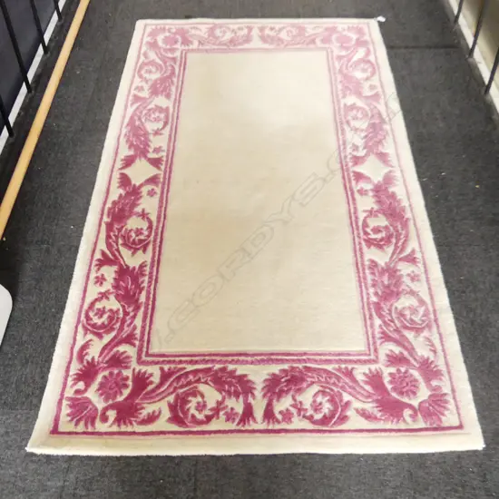 TUFTED WHITE / PINK RUG 1800x1080mm