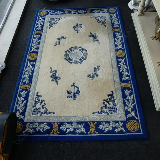 TUFTED WHITE / BLUE CHINESE RUG 1650x1080mm