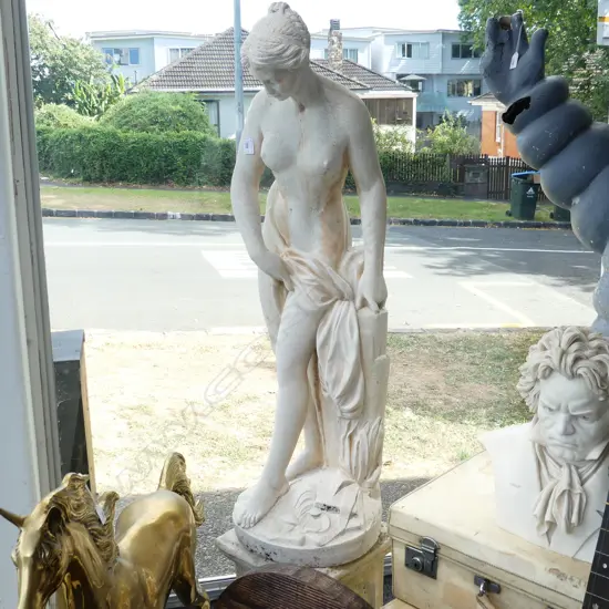 CONCRETE GARDEN CLASSICAL NUDE FIGURE ON PLINTH H.1170mm