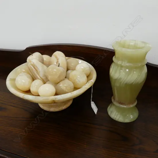 ONYX FOOTED FRUIT BOWL 255mm dia + ASST. FRUIT + VASE H.200mm