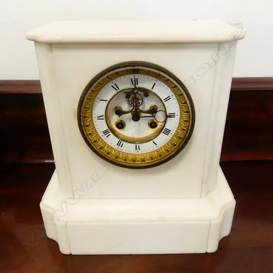 WHITE ONYX EDWARDIAN PERIOD MANTLE CLOCK WITH OPEN ESCAPEMENT. 255x145x270mm