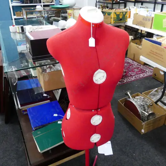 DRESS MAKERS MANNEQUIN 