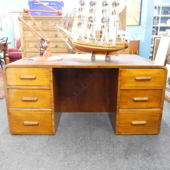 MAHOGANY 1930s TWIN PEDESTAL DECO DESK. CURVED SIDES & LEATHERETTE INSET TO THE TOP .1510x885x730mm