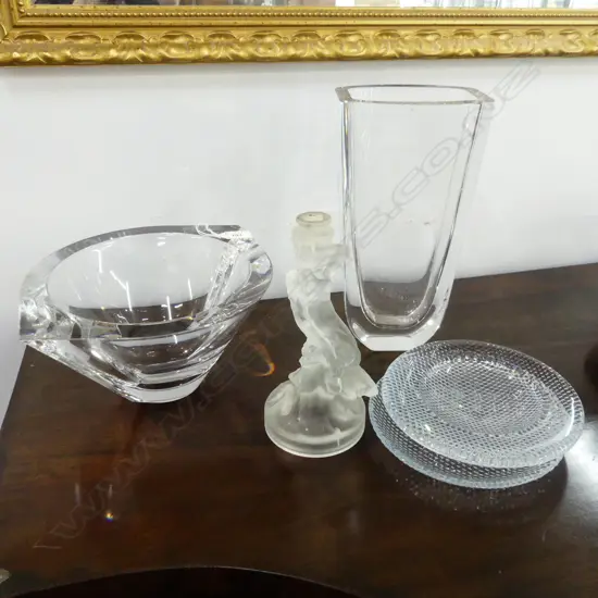 5 PCES GLASS; 2 LG VASES H.300mm & 250mm dia (CHIP) + CANDLESTICK NUDE, 2 PLATES 200mm dia