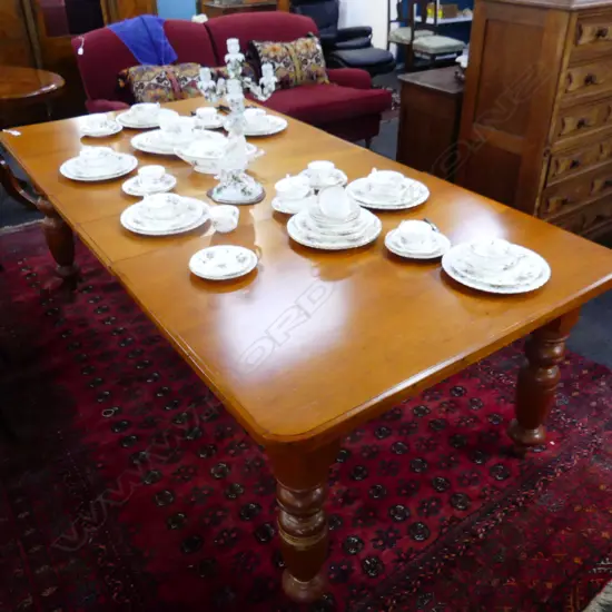 COLONIAL KAURI DINING TABLE w. 2 LEAVES & CRANK 2250x1160x760mm max