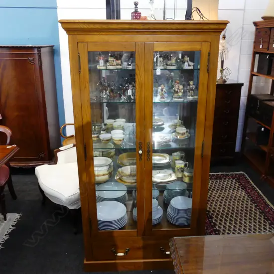 OAK GLAZED 2 DOOR DISPLAY CABINET H1180MM W920MM D350MM