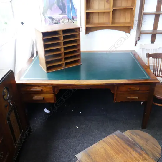 LG VINTAGE DESK w. GREEN LEATHERETTE TOP 1675x1070x755mm