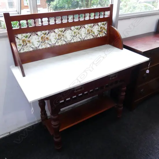 EARLY 20thC MOTTLED KAURI MARBLE TOPPED WASHSTAND 1060x510x1150mm