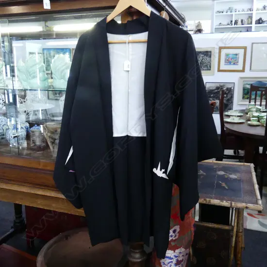 JAPANESE DECORATED SILK JACKET M SIZE