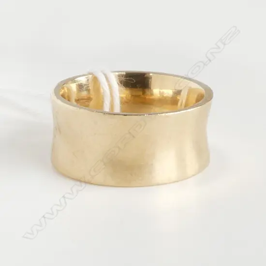 9ct YELLOW GOLD 'JD' DESIGNER BAND RING wide concave form 8gms