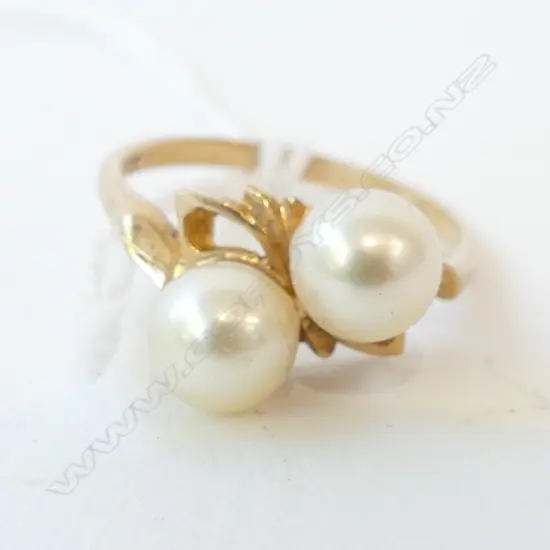 9ct CULTURED PEARL SET RING , 2.4gm SIZE M