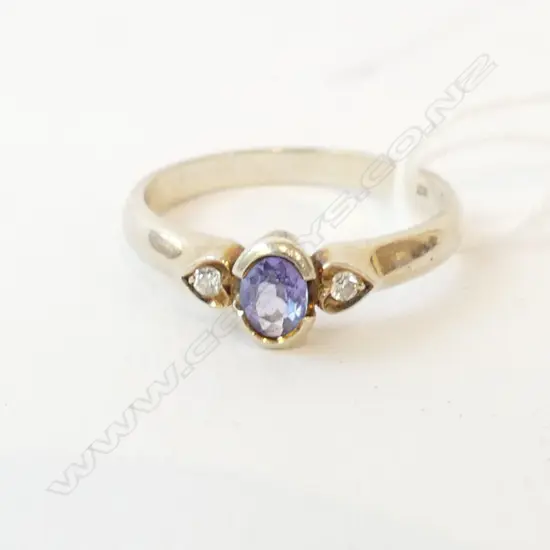 9ct  WG TANZANITE & DIAMOND RING, 2.9gm