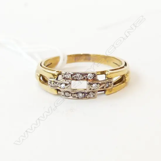 18ct DIAMOND SET DRESS RING, 3.3gm