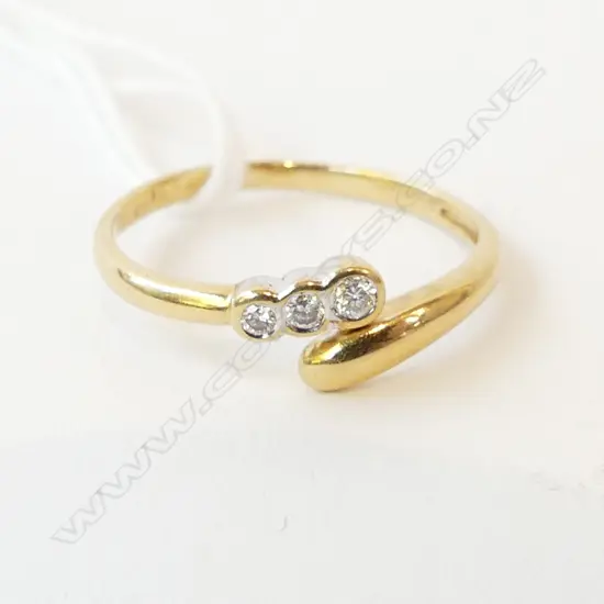 18ct GOLD & DIAMOND SNAKE RING, 1.9gm