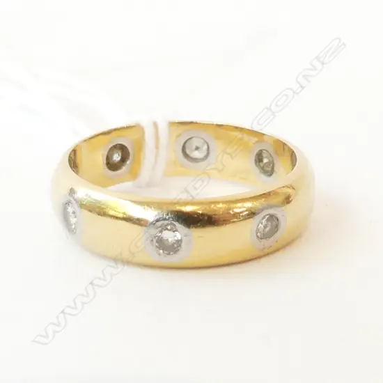 18ct PLATINUM & DIAMOND ETERNITY RING, 5.5gm