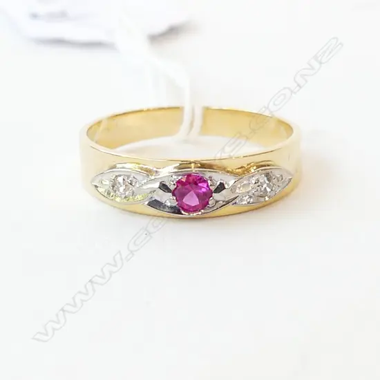 18ct DIAMOND & SYN. RUBY RING, 4.4gm