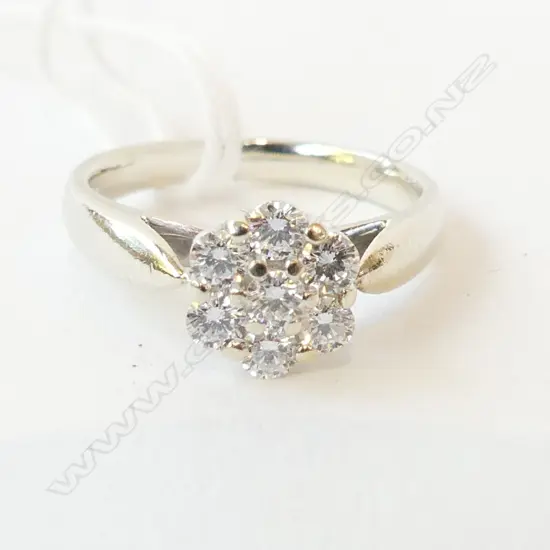 9ct SEVEN DIAMOND CLUSTER RING, 3.5gm  diamond 0.75ct, size L