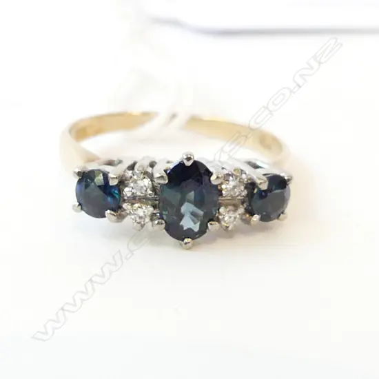 9ct GOLD SAPPHIRE & DIAMOND RING, 2.1gm