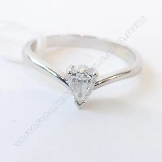 18ct GOLD & PEAR DIAMOND RING, 1.8gm diamond 0.30ct, size J