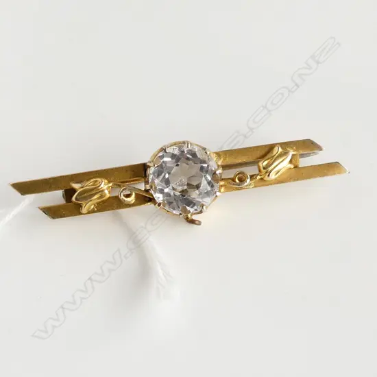 EDW 9CT GOLDBROOCH white topaz ? set. 5gms