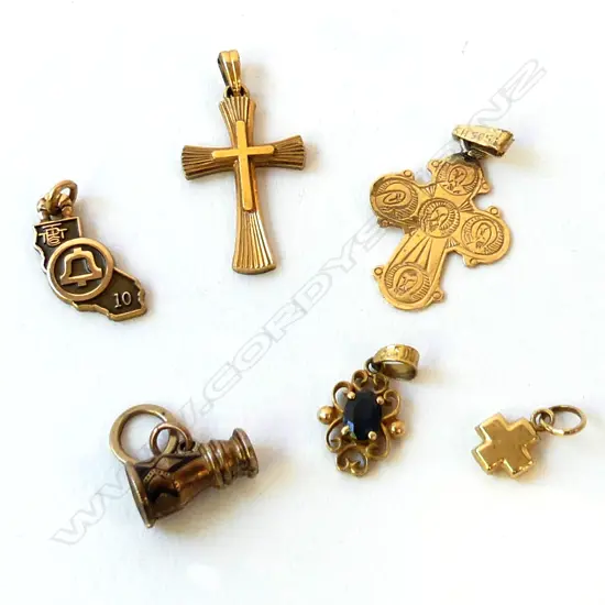 6 9ct & 14ct GOLD CHARMS/PENDANTS, 6.8gm