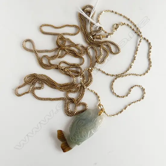 OLD GOLD PLATE MUFF CHAIN + JADEITE ? FISH PENDANT W 18CT gold fitting on gold plate chain