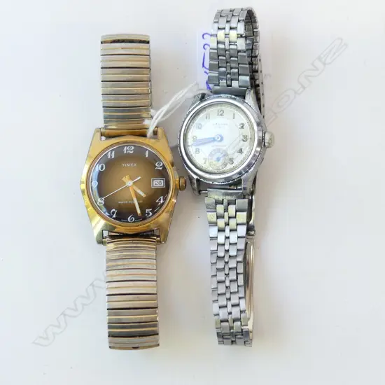 VINTAGE TIMEX WRISTWATCH not running properly + SAGARA SPORT WRIST WATCH a.f