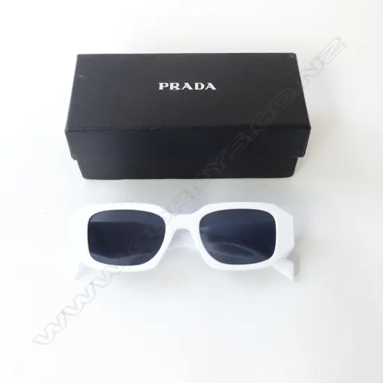 PR WHITE PRADA SUNGLASSES, CASED & BOXED w. CERTIFICATE