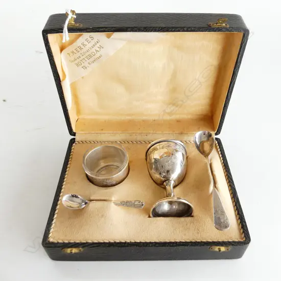 VINTAGE CASED CHRISTENING SET, 800 CONTINENTAL SILVER 47gm, P MERKES ROTTERDAM