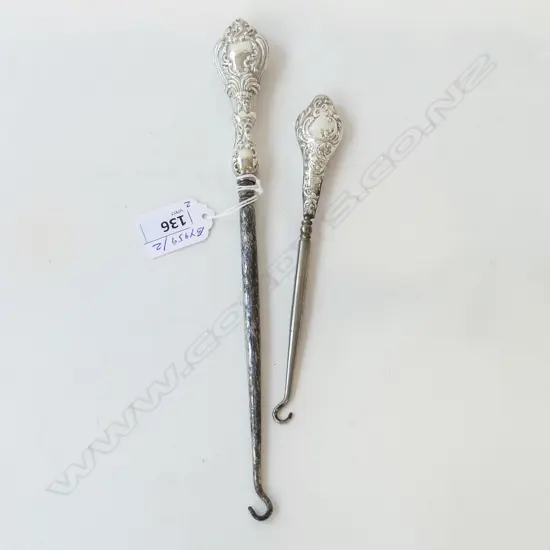 TWO ORNATE STG SILVER BUTTON HOOKS BIRMINGHAM 1904 CHESTER 1913 L.26CM L.17CM