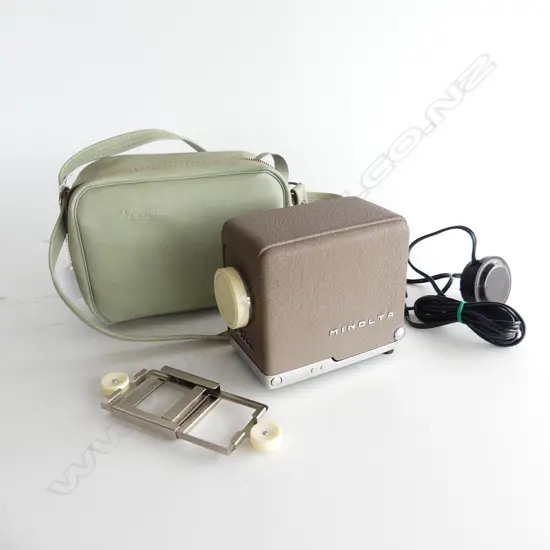 VINTAGE MINOLTA MINI 35mm SLIDE PROJECTOR, CASED