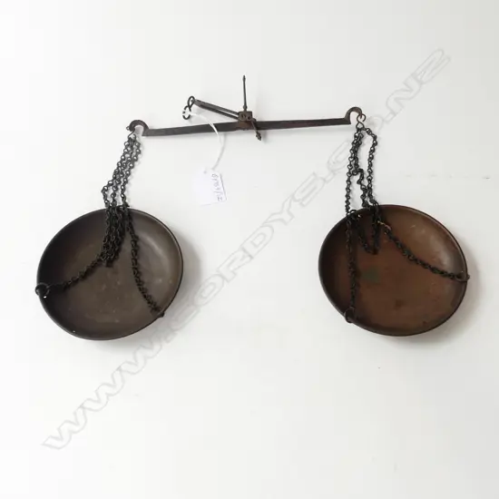 EARLY VICTORIAN GOLD FIELDS BEAM SCALES WITH SWAN-NECK ENDS AND BRASS PANS H.30CM L.25CM