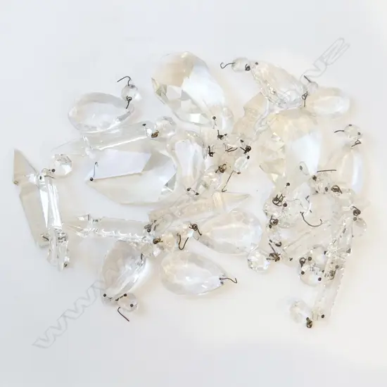 BOX OF CRYSTALS FACET CUT TEARDROPS ETC L.50MM-75MM