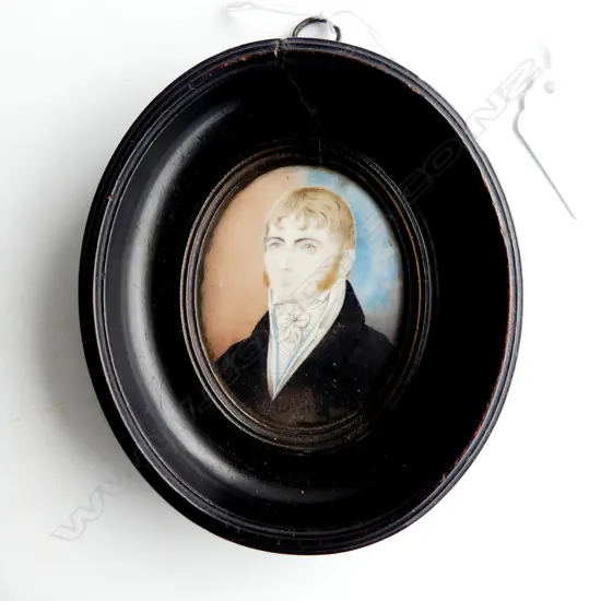 GEORGIAN GENTLEMAN HAND PAINTED OVAL PORTRAIT 65x50mm AF TO FRAME
