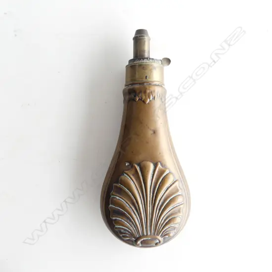 ANTIQUE COPPER POWDER FLASK w. SHELL DESIGN H.200mm