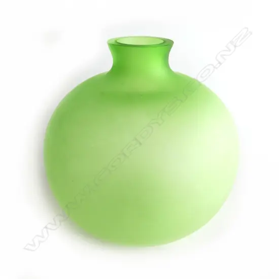 GREEN ART GLASS VASE H.145mm
