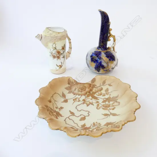 R/D JUG H160MM GILT & FLOW BLUE JUG H200MM & FLORAL DISH DIA 230MM