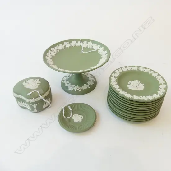 11 GREEN JASPER WEDGWOOD SMALL DISHES LIDDED BOX & COMPORT DIA 150MM