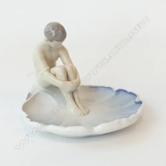 B&G BOY ON LILY LEAF H140MM