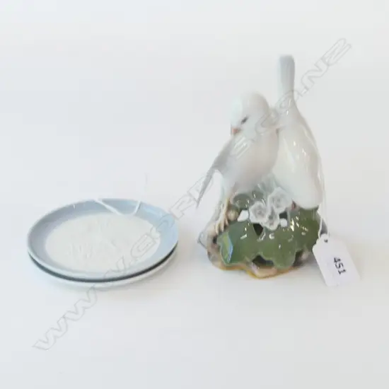 LLADRO DOVE ORN H140MM & 2 LLADRO DISHES DIA100MM