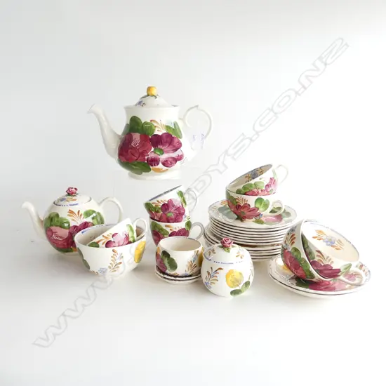 28 PCS BELLE FIORE ENGLISH CHINA, INCLDS 2 TEAPOTS (1 chipped), SUGAR BOWL, SIDE DISHES & CUPS (some discoloured)
