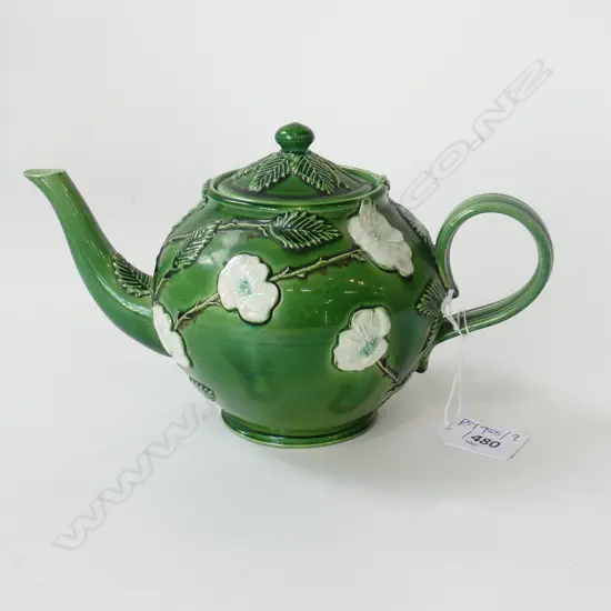 GREEN GLAZED STUDIO POTTERY TEA POT L.220mm