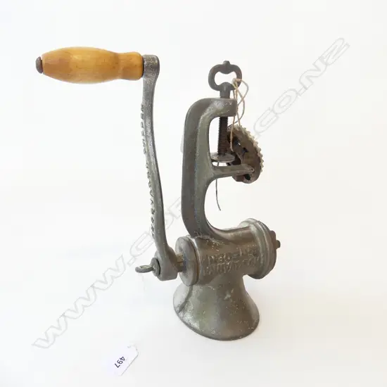 VINTAGE SWEDISH GRINDER MINCER NO.102 PERFECT HUSQVARNA WITH CUTTERS L.27CM