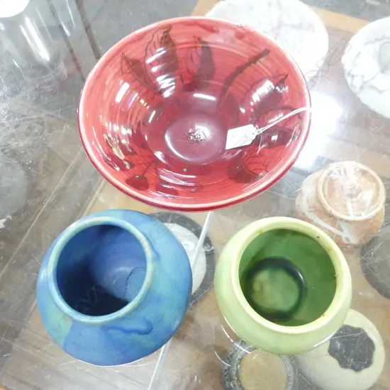 OLIVE JONES RED BOWL w. SMALL FAULT 225mm dia, DORIS DUTCH BLUE GLAZED VASE, AMBRICO GREEN VASE